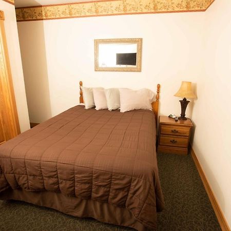 Blue Spruce Motel Масена Екстериор снимка