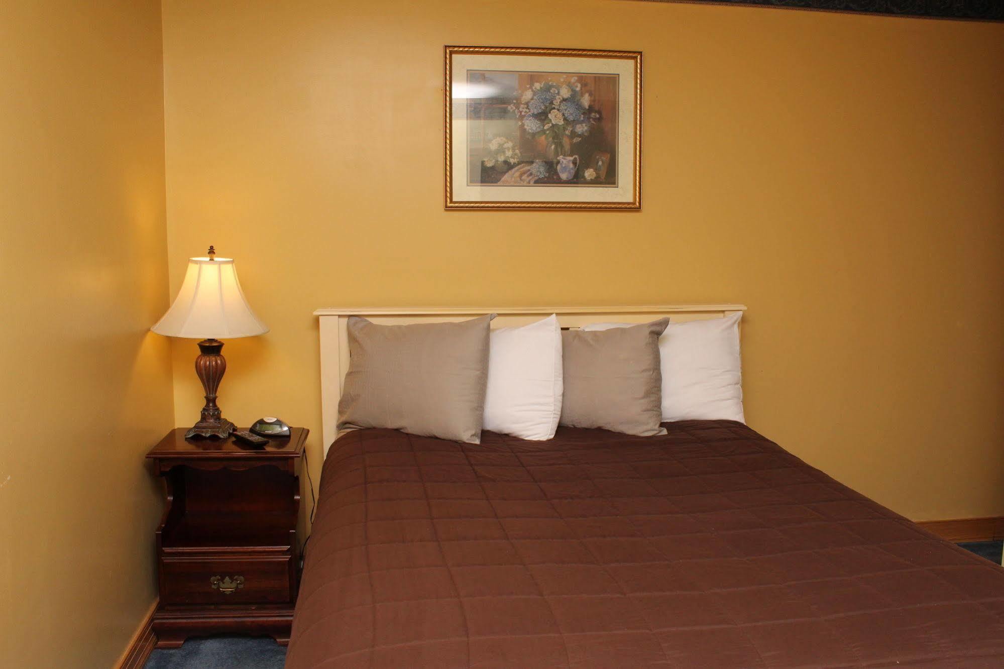 Blue Spruce Motel Масена Екстериор снимка