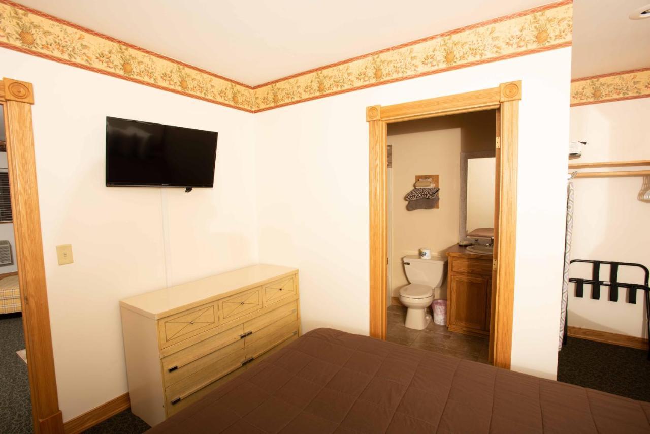 Blue Spruce Motel Масена Екстериор снимка
