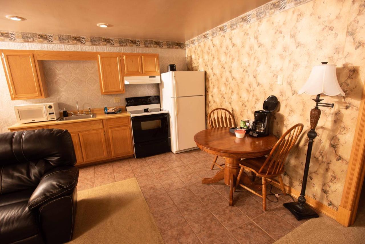 Blue Spruce Motel Масена Екстериор снимка