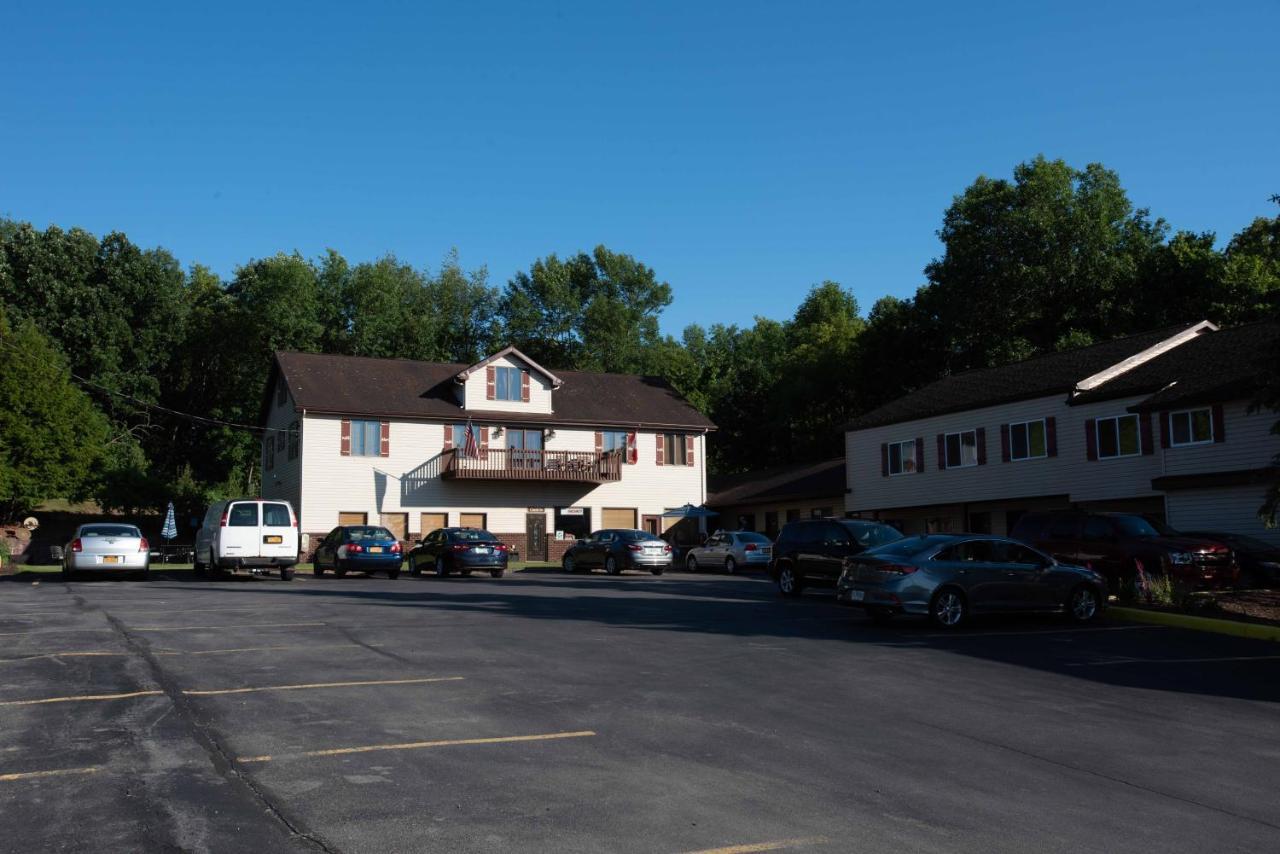 Blue Spruce Motel Масена Екстериор снимка