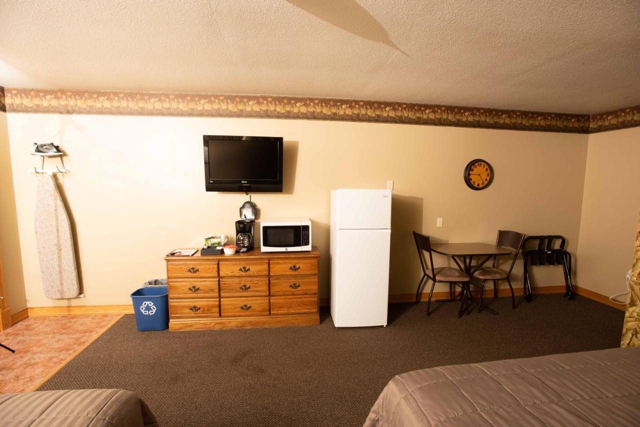 Blue Spruce Motel Масена Екстериор снимка