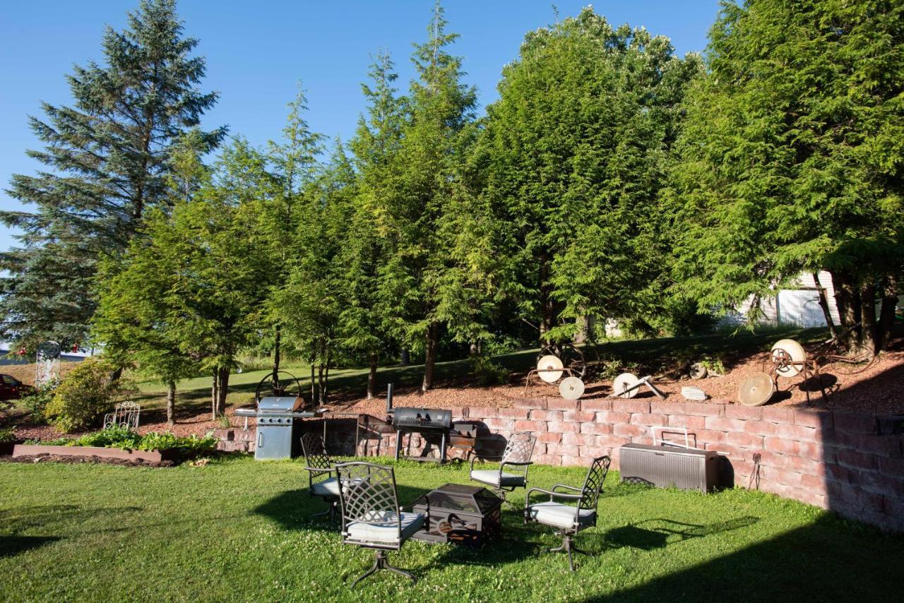 Blue Spruce Motel Масена Екстериор снимка