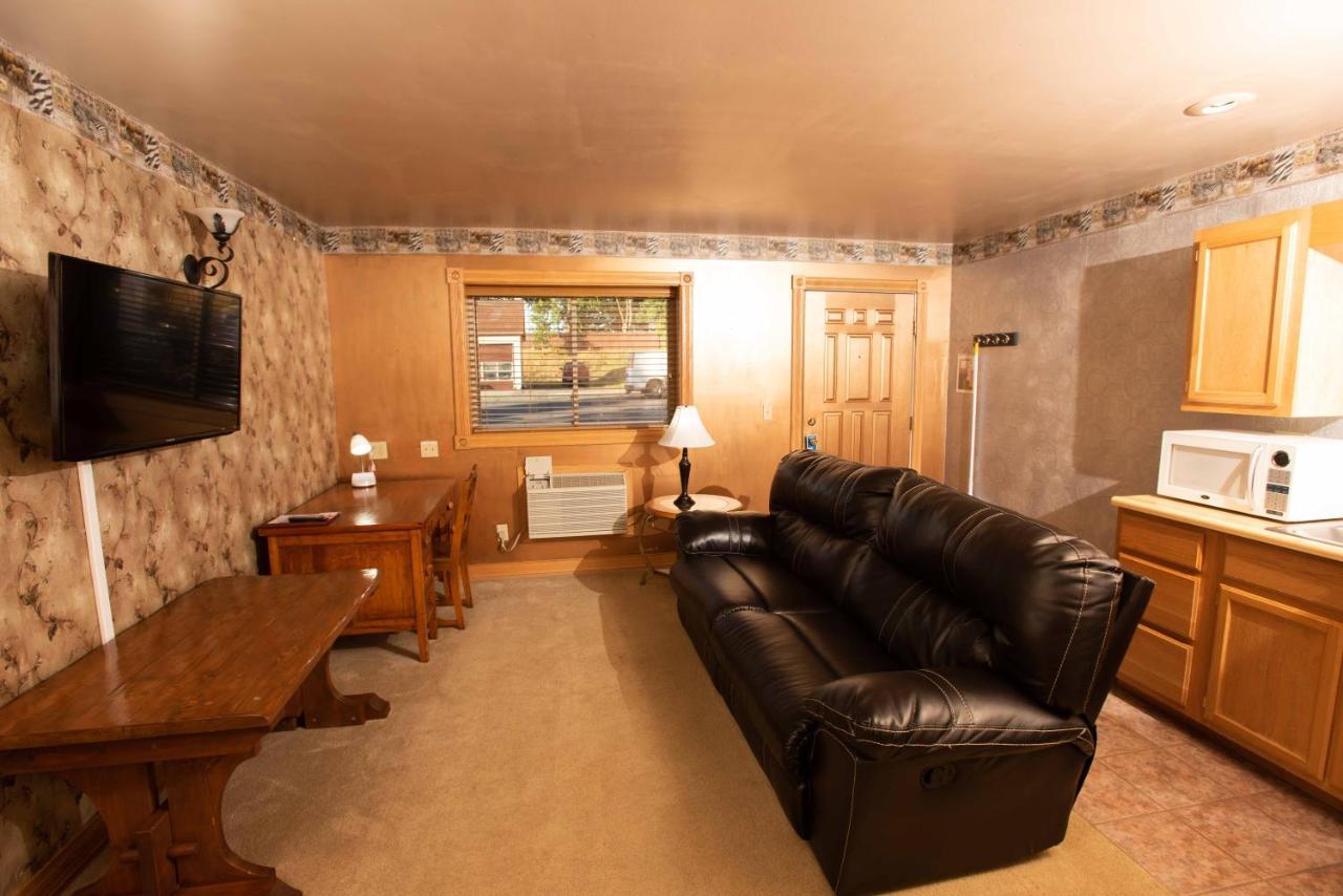 Blue Spruce Motel Масена Екстериор снимка